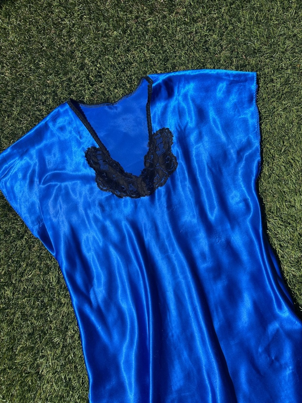 Vintage 1980s 1990s “California Dynasty” Blue Lace Trim V-Neck Nightgown- sz L